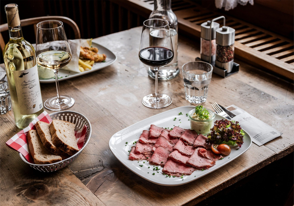 Food loewen restaurant hotel brienzerburli brienz 50